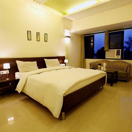 Shivoy Hotel Gorakhpur Buitenkant foto