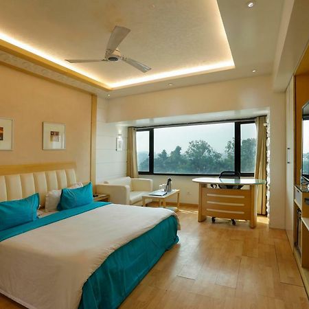 Shivoy Hotel Gorakhpur Buitenkant foto