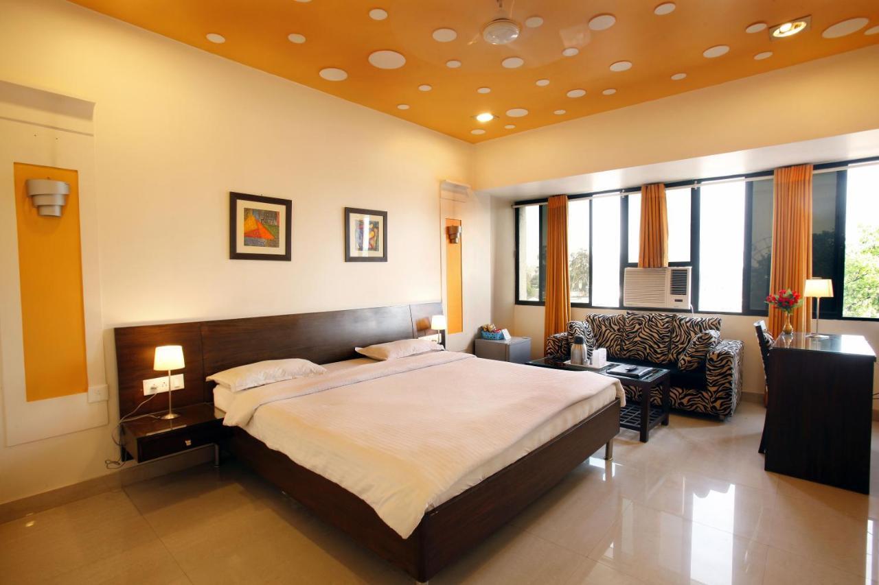 Shivoy Hotel Gorakhpur Buitenkant foto