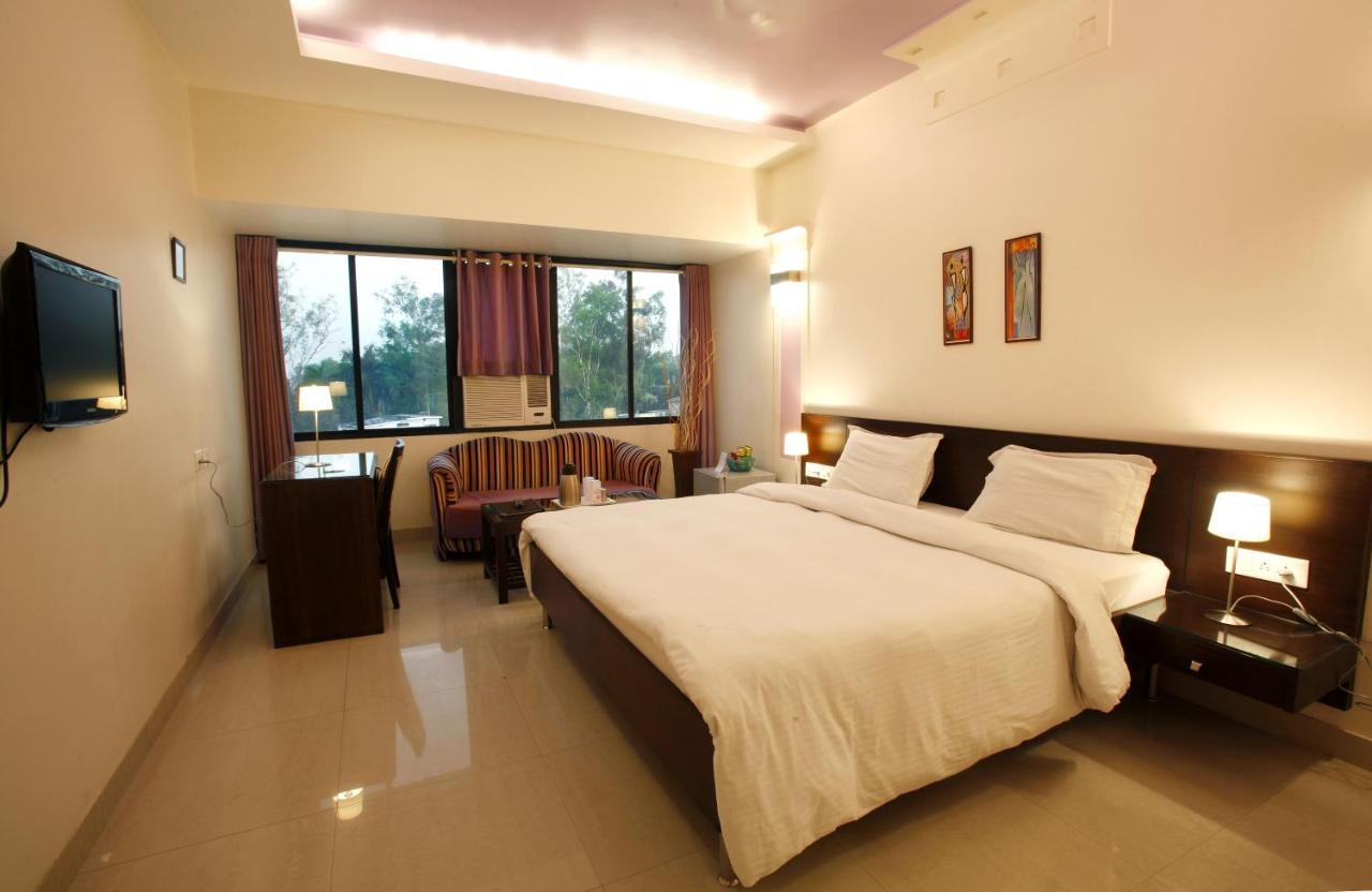 Shivoy Hotel Gorakhpur Buitenkant foto