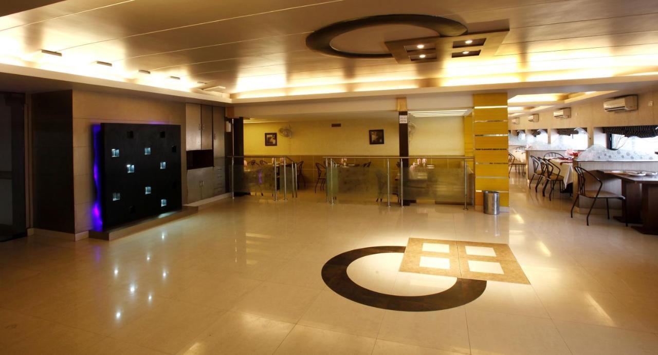 Shivoy Hotel Gorakhpur Buitenkant foto