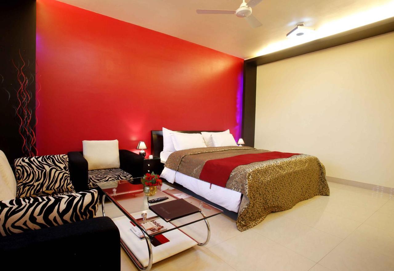 Shivoy Hotel Gorakhpur Buitenkant foto