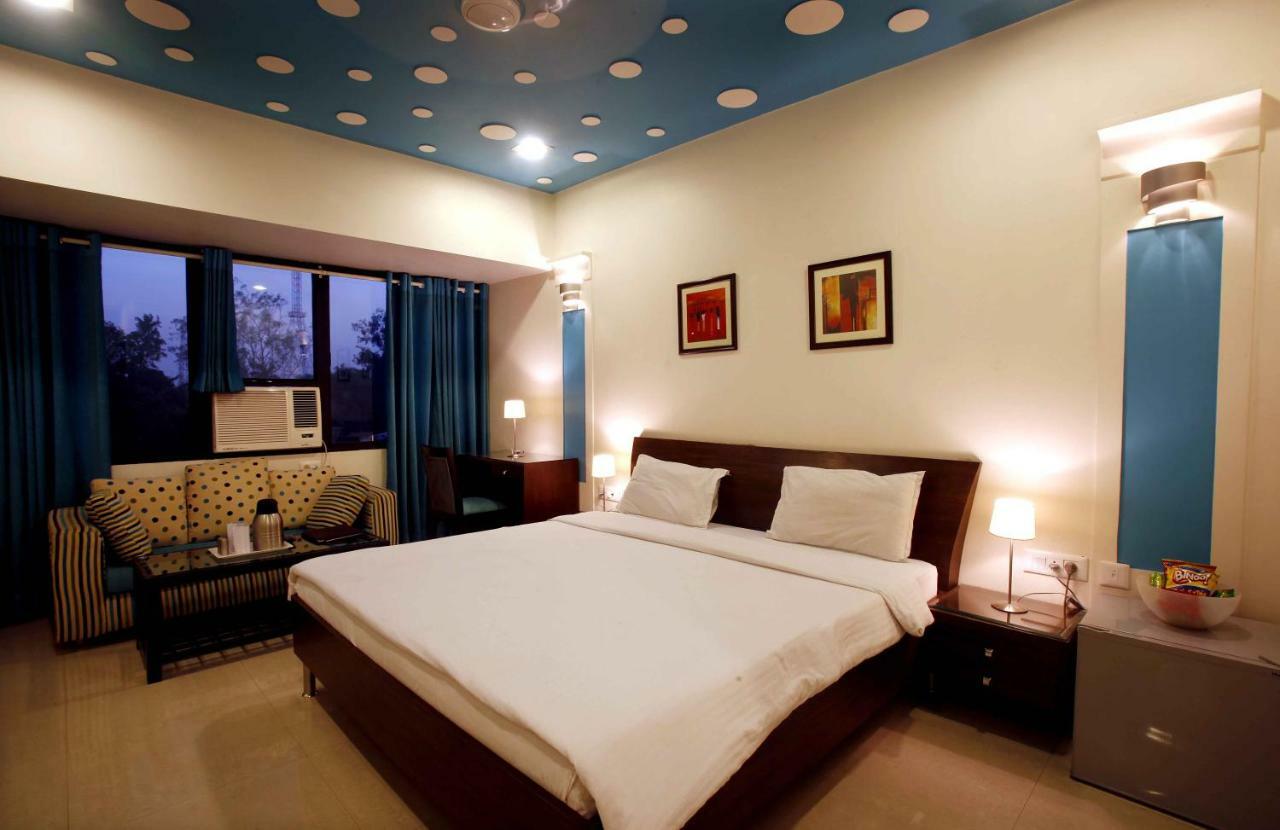 Shivoy Hotel Gorakhpur Buitenkant foto