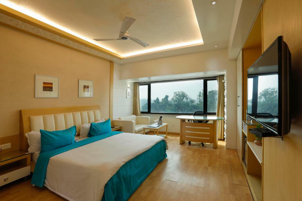 Shivoy Hotel Gorakhpur Buitenkant foto