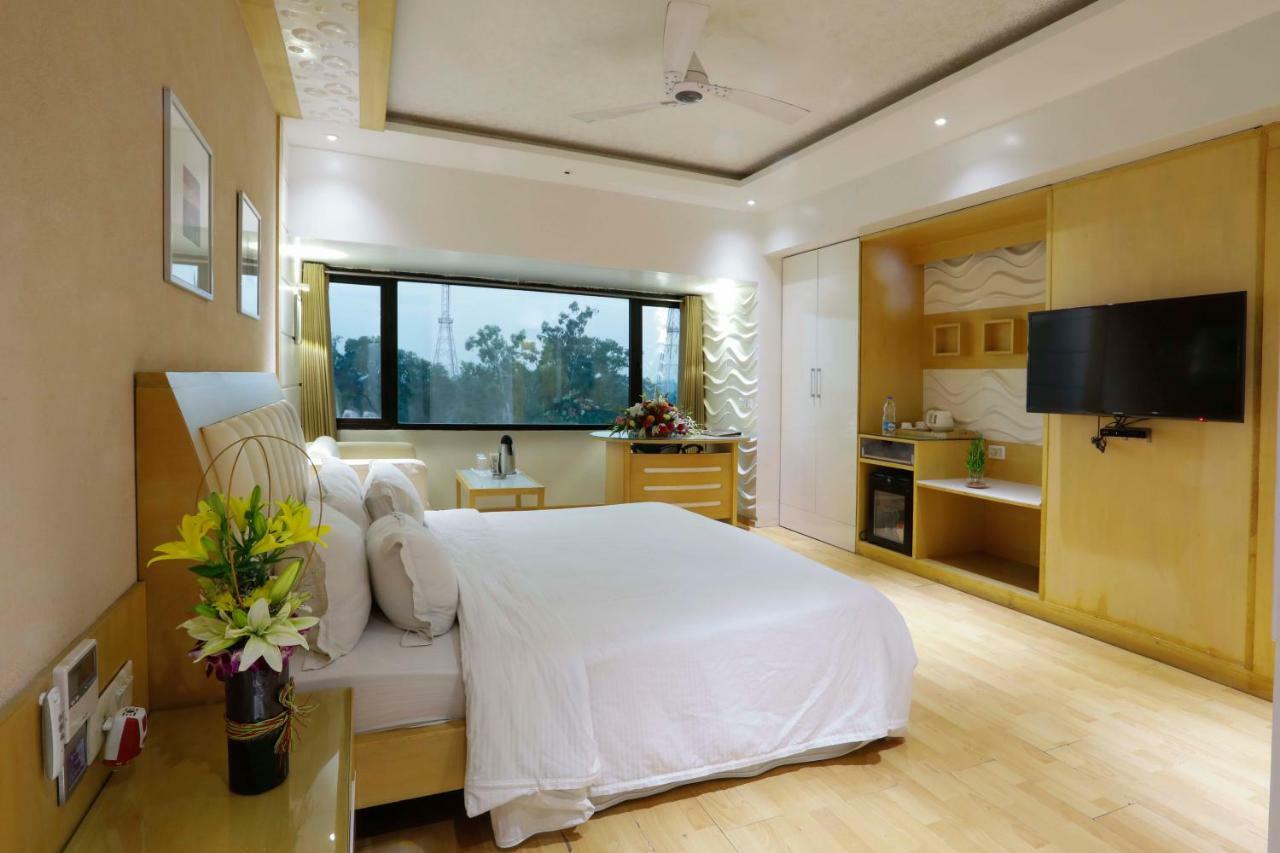 Shivoy Hotel Gorakhpur Buitenkant foto