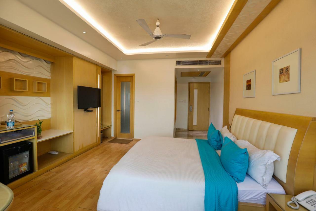 Shivoy Hotel Gorakhpur Buitenkant foto