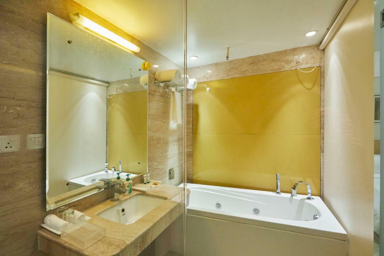 Shivoy Hotel Gorakhpur Buitenkant foto
